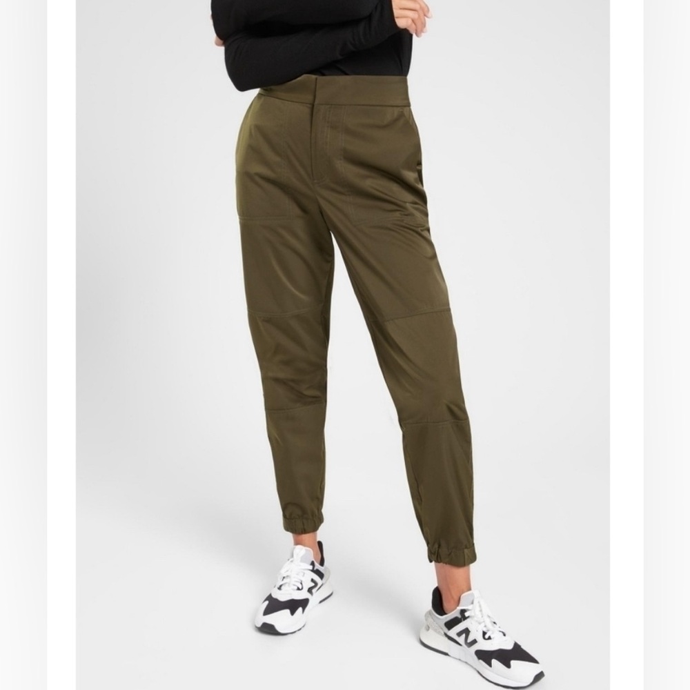 Athleta Radiant Jogger in Olive Green Size 6 NWT
